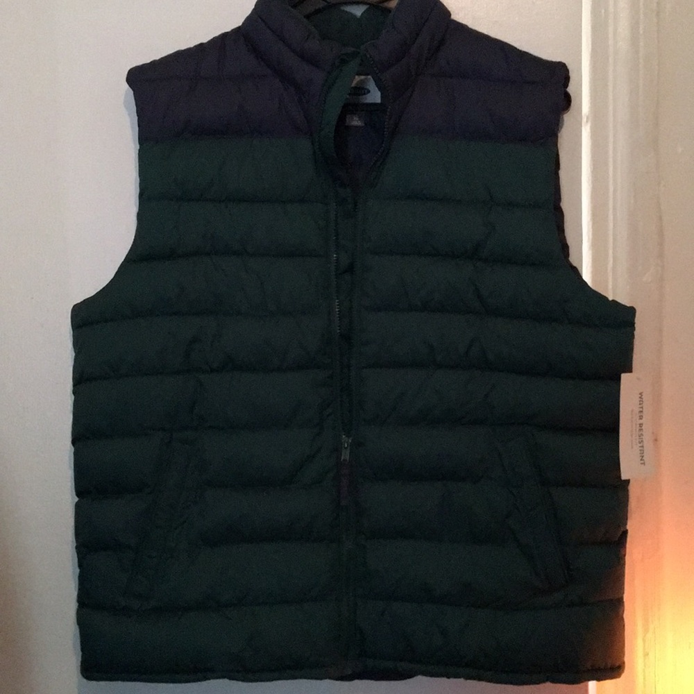 MENS OLD NAVY  WATER RESISTANT VEST SIZE XLARGE